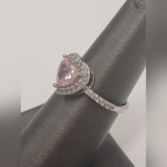 New 18k White Gold Plated Heart-Shaped Pink Ring With Parve Stones Size 6 - Picture 2 of 6